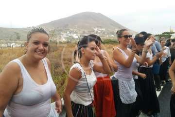  Baño de autoridades en las bodas de oro de la Traída del Agua (Foto TA)